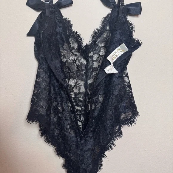 Vintage Victoria’s Secret Gold Label Lace Lingerie Teddy Romper - Picture 13 of 14